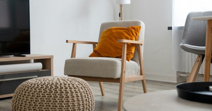 Poltrona dalle linee minimal per un salotto moderno o dal gusto scandinavo