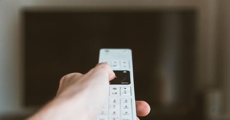 Cosa succede se si lascia la TV in standby tutta la notte