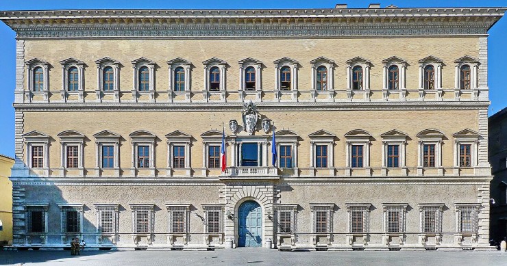 Comment fonctionne le réseau français en Italie ? Ambassade, Consulat et Institut français : quelles sont leurs missions ?
