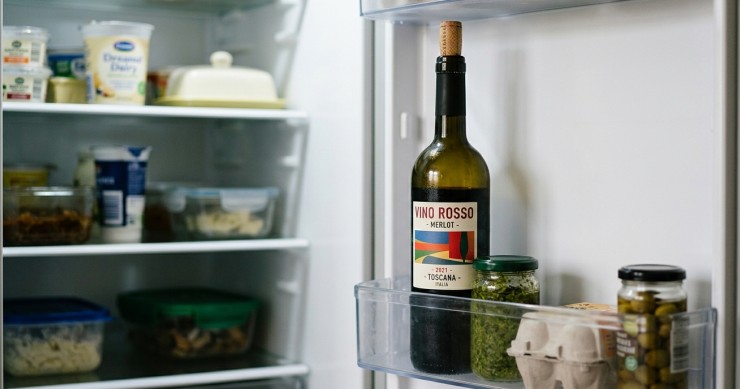 cosa succede se metti vino rosso aperto in frigo