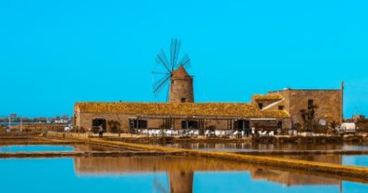 La Marsala che sorprende: saline rosa, Mozia e cantine