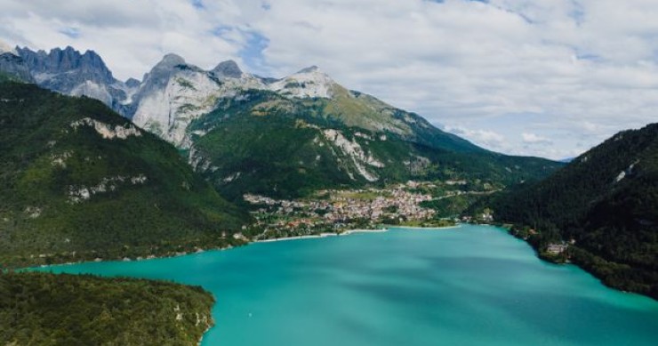 Trentino d’acqua turchese: i laghi che sembrano Caraibi alpini