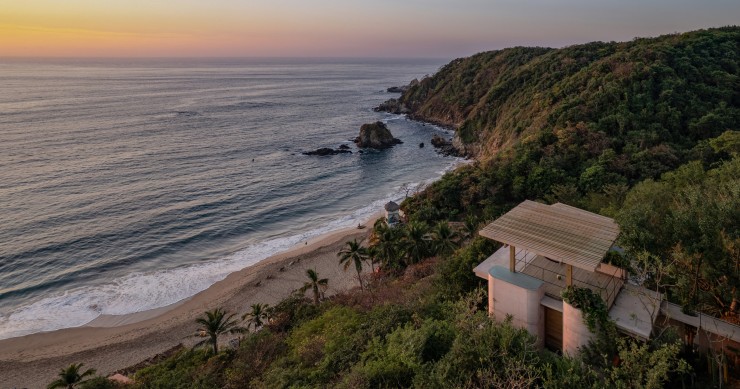 La Casa Diez Pies si trova a Mazunte, sulla costa di Oaxaca, in Messico