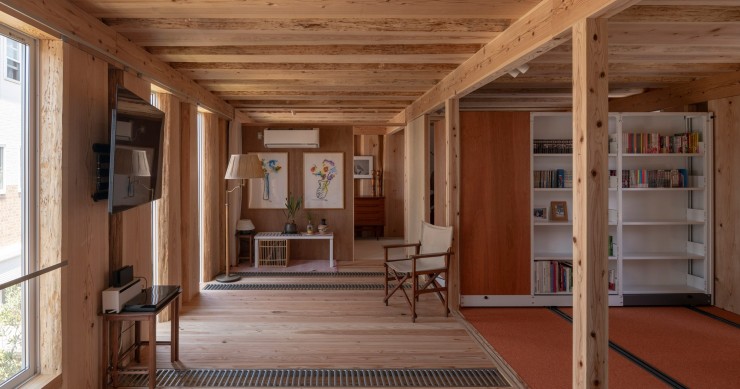 Live Sawn House è una casa con struttura in legno di cedro situata nei pressi del monte Aso, nella prefettura di Saitama, in Giappone