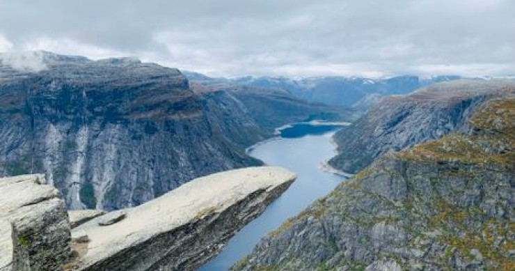 Trolltunga, la foto virale costa 12 ore di trekking: guida pratica