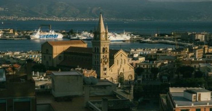 Messina sorprende: Caravaggio, orologio vivente e viste sullo Stretto