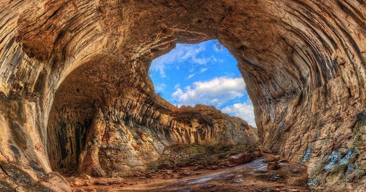 L'entrata della Grotta di Prohodna