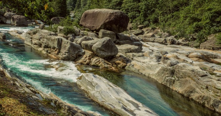 Lago di Vogorno: acqua smeraldo e sentieri per famiglie