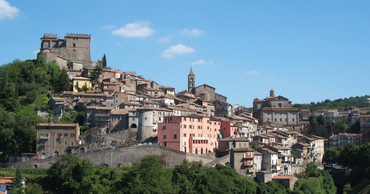 Castello-ex carcere e cascate: il borgo del Lazio da scoprire ora