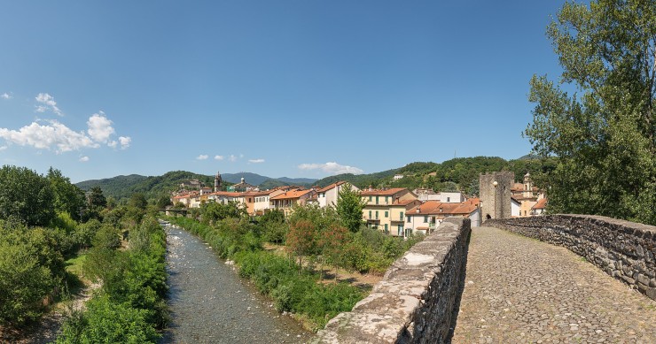 Lunigiana, la Toscana inattesa: castelli, mare e crinali in 30'