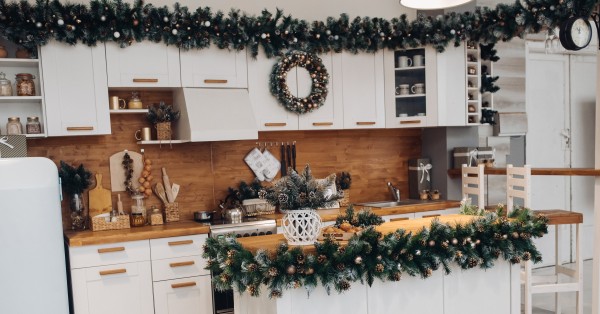 Hai già addobbato la cucina per Natale? Ecco alcuni consigli per decorarla al meglio