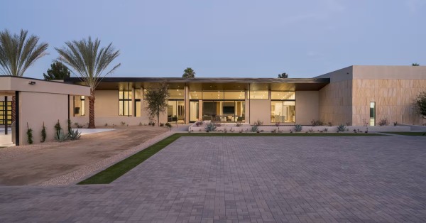 In vendita in Arizona (Usa) una villa con campo da basket, simulatore di golf e pista da bowling