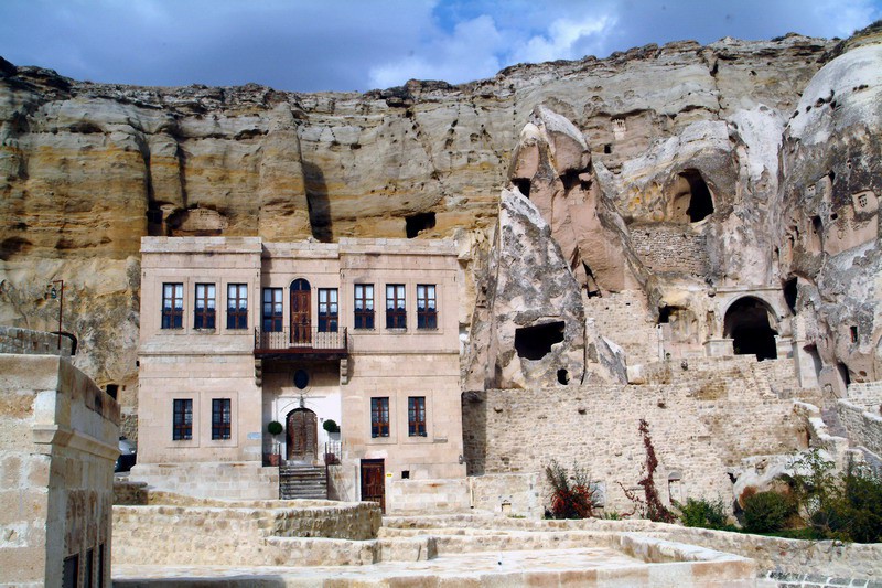 Hotel speciali, stanze nelle grotte delle fate. Con idromassaggio