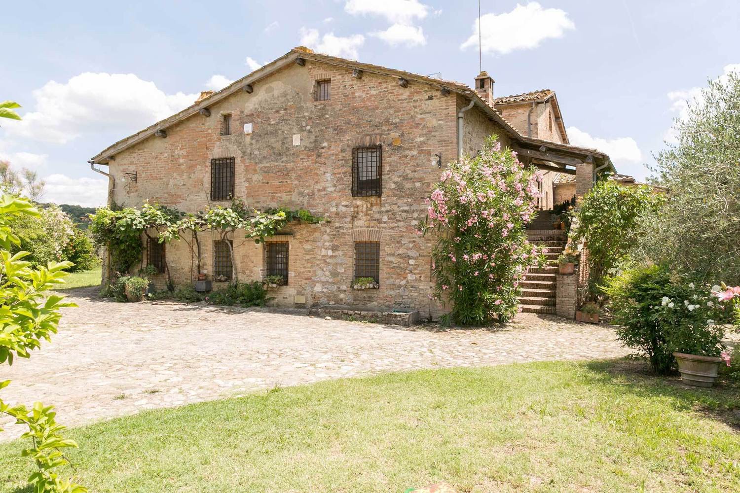 Case con e terreno in vendita