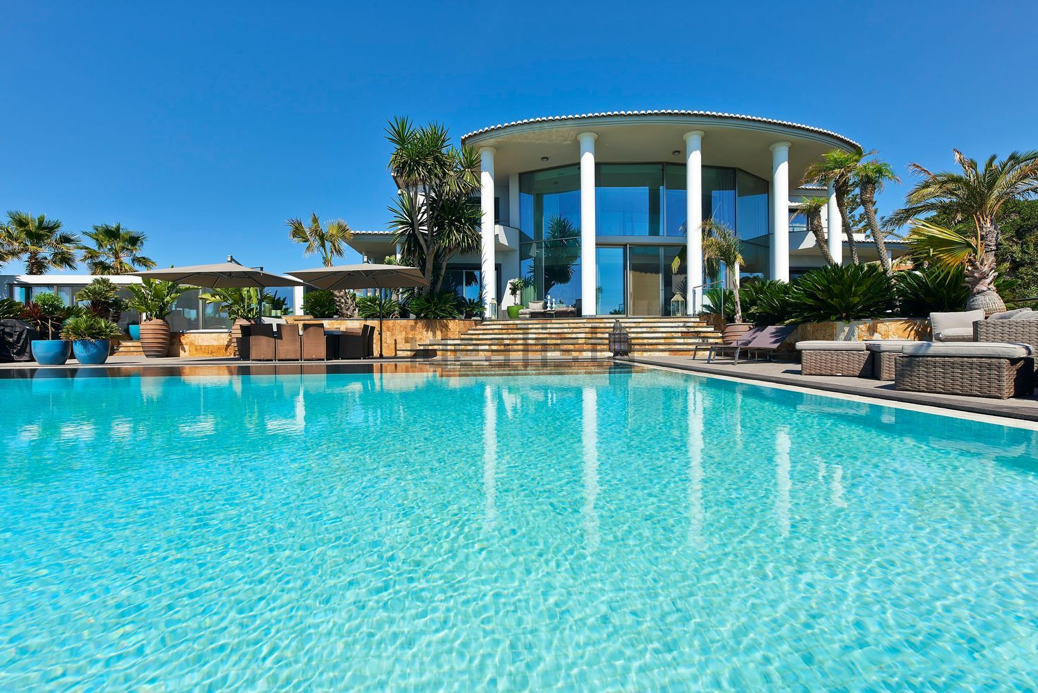 Una villa con vista sull'oceano nella costa portoghese dell'Algarve