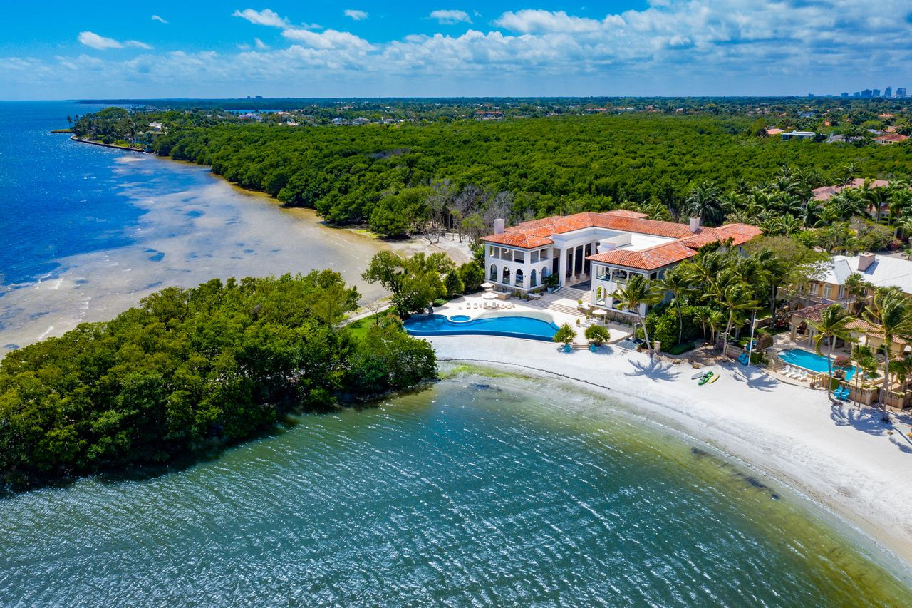 Una super villa con spiaggia privata a Miami in vendita per 30 milioni