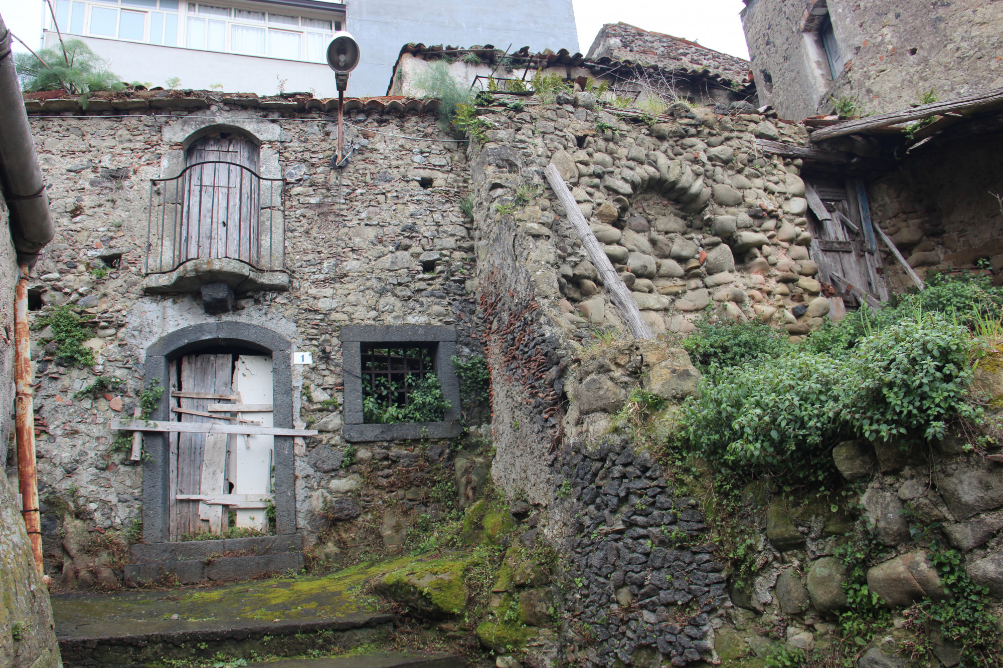 Case a 1 euro a Castiglione di Sicilia — idealista/news