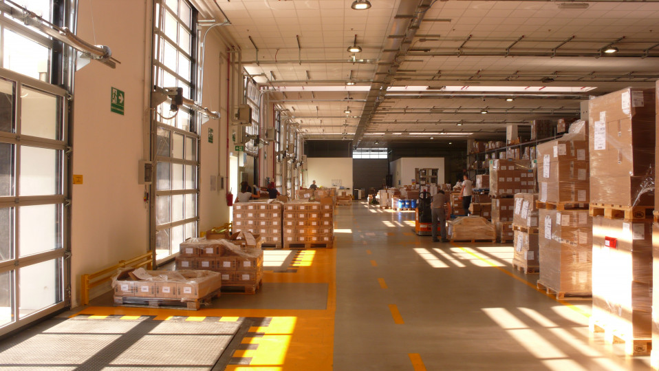 L’interno del magazzino / Ermentini Architetti