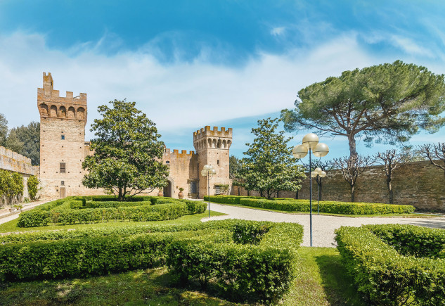 Ha una superficie totale di 35mila m2 di interni e 1200 ettari di terreno / Lionard Luxury real estate