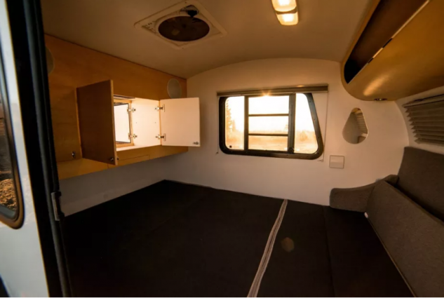 L'interno / Bean Trailer
