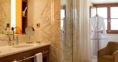 1_bedroom_suite_bathroom