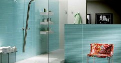 Doccia moderna in un bagno di design