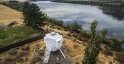lunar_lander_tiny_home_space_kurt_hughes_designboom_9