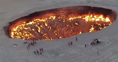 Alla scoperta del pozzo di Darvaza, la "porta dell'inferno"