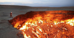 Alla scoperta del pozzo di Darvaza, la "porta dell'inferno"