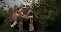 L'autore è Thomas Dambo