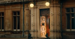 Sogni una visita al castello di Downtown Abbey? Ecco come passarci una notte da film