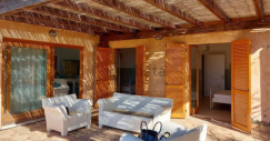 Una villa in Sardegna con vista mare all’asta su idealista, si parte da 277mila euro