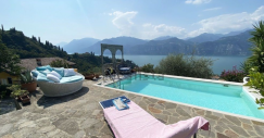 In vendita una casa da sogno che si affaccia sul lago di Garda