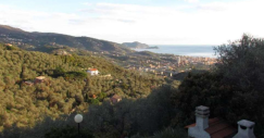 In vendita all’asta per meno di un milione una villa con piscina e affaccio sulla riviera di Levante