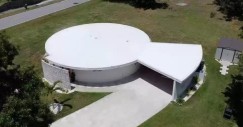 In vendita negli Usa per quasi un milione di dollari una casa “rotonda” degli anni ‘70