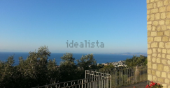 In vendita per 890.000 euro una splendida villa con vista mare a Ischia
