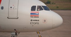 Un Airbus A320 della Thai AirAsia con la designazione che indica che l'aeromobile è dotato di capacità ETOPS