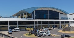  97 L'aeroporto di Lajes, sull'isola di Terceira nell'arcipelago delle Azzorre, in Portogallo