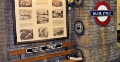 Nella stazione di Baker Street sono stati installati pannelli esplicativi sulla storia della prima linea della metropolitana di Londra