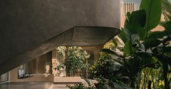 La casa è stata ispirata dalle opere di Le Corbusier e Balkrishna Doshi