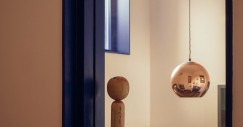 Le aperture sono state dipinte di blu oltremare