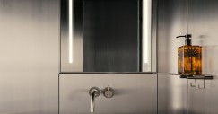 Algunas habitaciones se diseñaron expresamente para dar prioridad a la oscuridad. 95 Alcune stanze sono state progettate appositamente per privilegiare l'oscurità