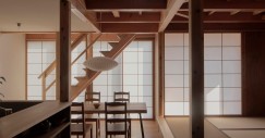 Altri elementi tradizionali, come i tatami, sono utilizzati nel piano terra a pianta aperta con zona pranzo