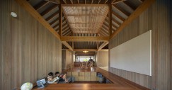Il progetto è strutturato attorno alla reinterpretazione del buntō, un sistema storico che divide la casa in molteplici volumi indipendenti