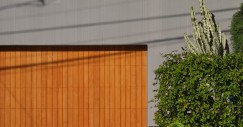Il rivestimento esterno è realizzato in intonaco scanalato