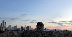 Il posto di guardia militare è costruito con pietra corallina