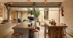 La cucina, la sala da pranzo e il soggiorno si trovano al piano centrale