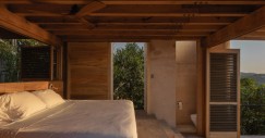 I soffitti sono realizzati in legno di quercia