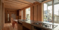La cucina e la sala da pranzo si trovano al piano terra e sono disposte in un unico ambiente open space