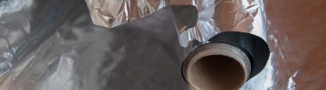 Un rotolo di carta di alluminio